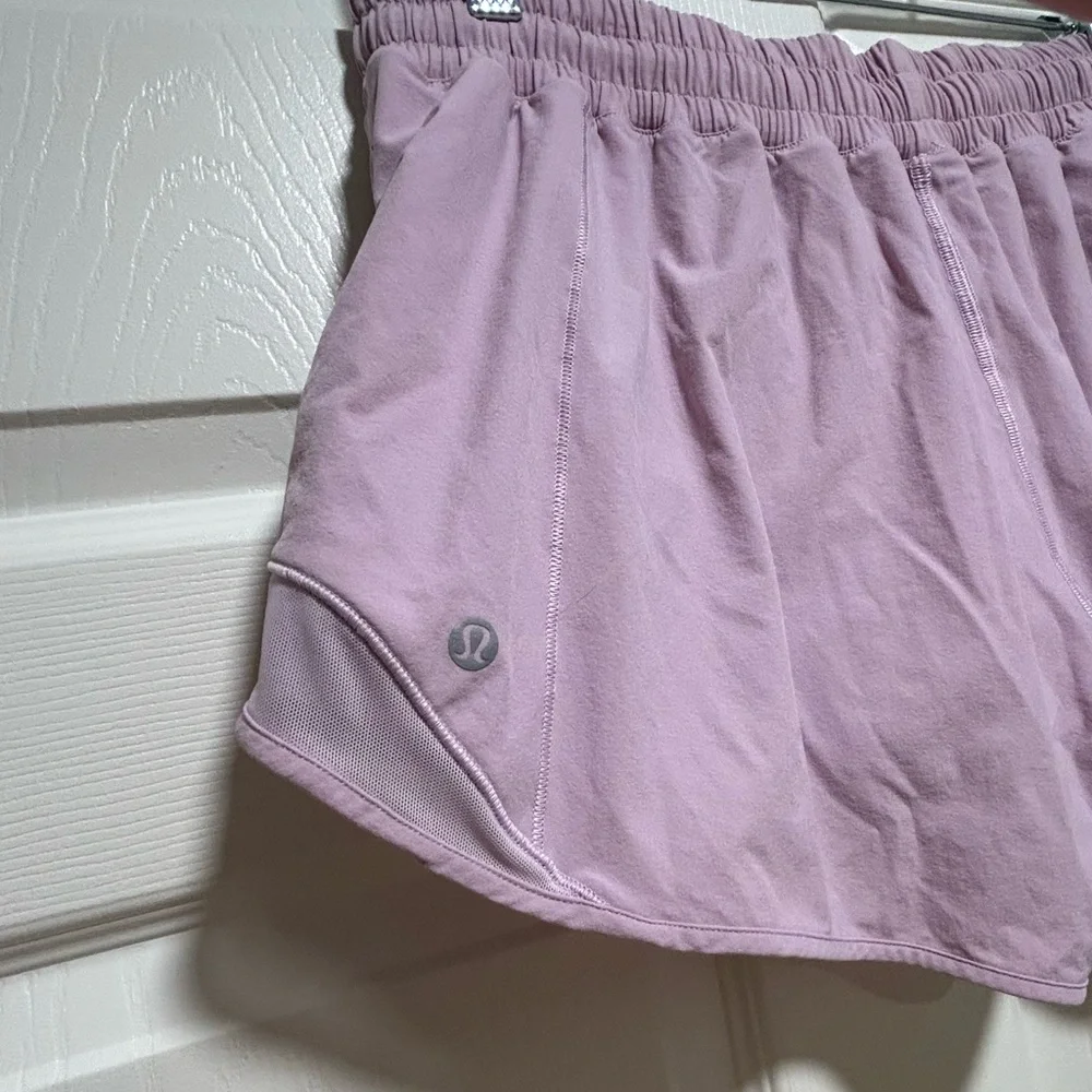 Lululemon Hotty Hot Shorts 12 Tall - Picture 5 of 6